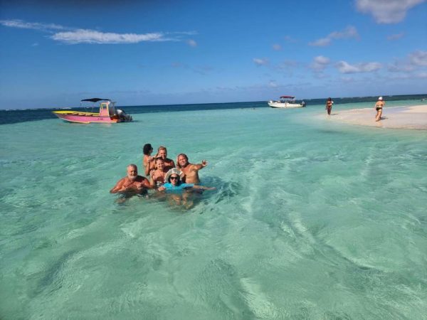 Explorez le grand-cul-de-sac marin lors d'une excursion nautique inoubliable en Guadeloupe – Image 4